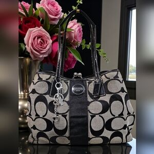 Coach KISSLOCK 2011 Black & Gray Signature Handbag